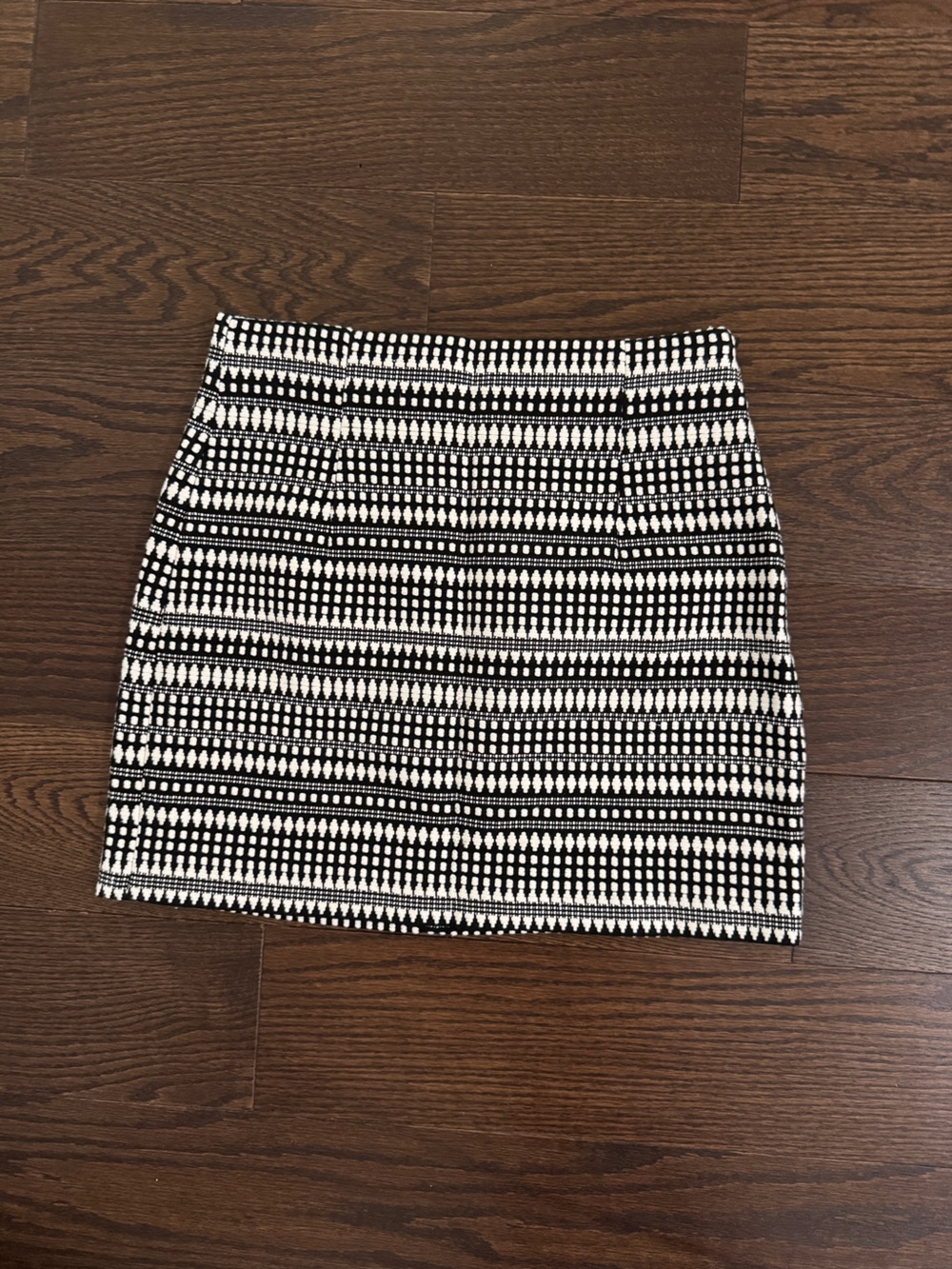 Zara Black & White Patterned Mini Skirt